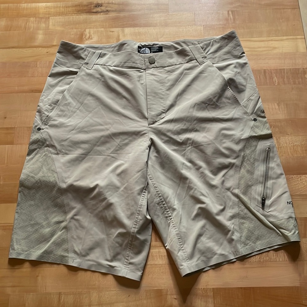 Men’s The North Face Hiking Shorts - Khaki / Tan - Size 34